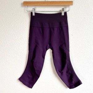 Lululemon purple Seamless Cropped Workout Leggings Women’s Size 2 Small